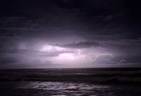 Lightning tears through San Diego sky with Pacific storm